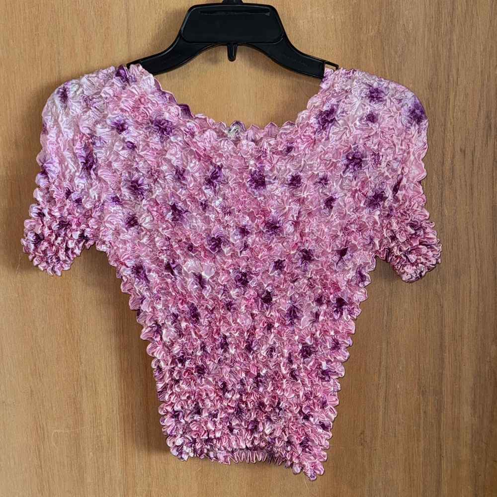 Smocked Floral Bubble Crinkle Tee in Pink